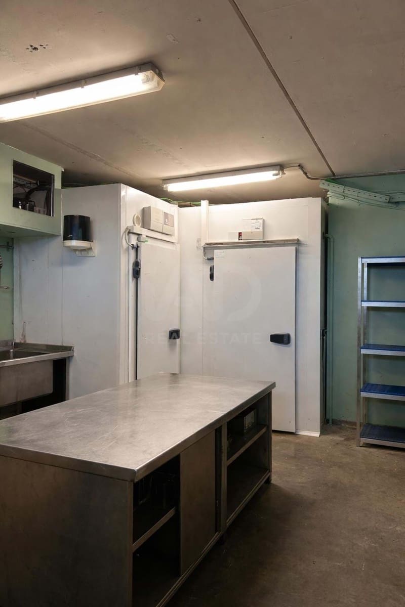 4 quarto Comercial para arrendar em Madrid cidade com garagem - 2 800 € (Ref: 9987692)