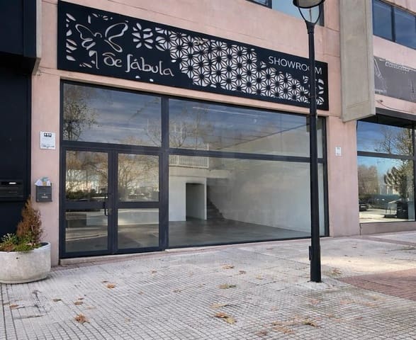 4 bedroom Commercial for rent in Las Rozas de Madrid with garage - € 2,800 (Ref: 9987692)
