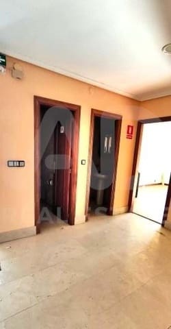 Kommersiell til salgs i Leon by - € 199 900 (Ref: 9987695)