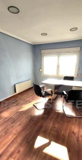 Kommersiell til salgs i Leon by - € 199 900 (Ref: 9987695)