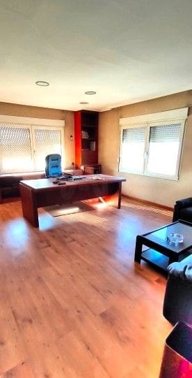 Commercial for sale in Leon city - € 199,900 (Ref: 9987695)