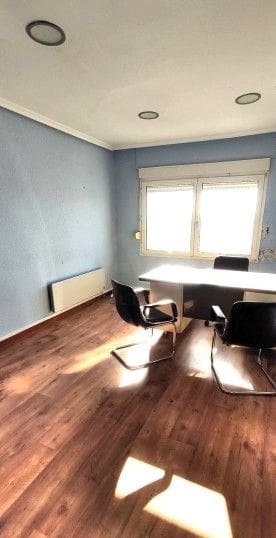 Commercial for sale in Leon city - € 199,900 (Ref: 9987695)