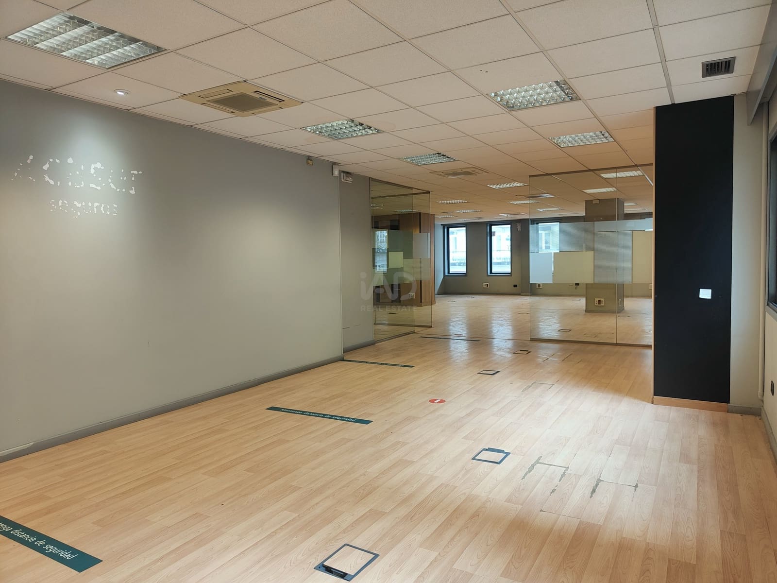 Kommersiell till salu i Pontevedra stad med garage - 370 000 € (Ref: 9987696)
