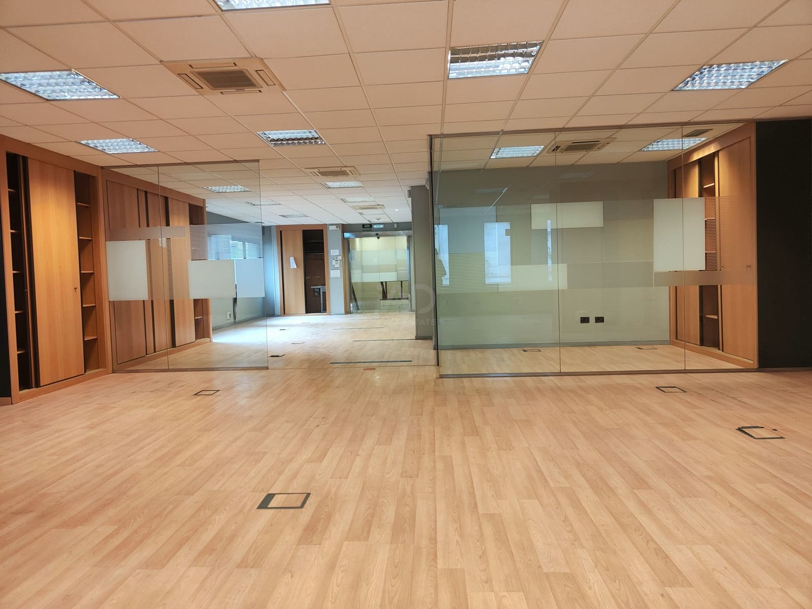 Kommersiell till salu i Pontevedra stad med garage - 370 000 € (Ref: 9987696)