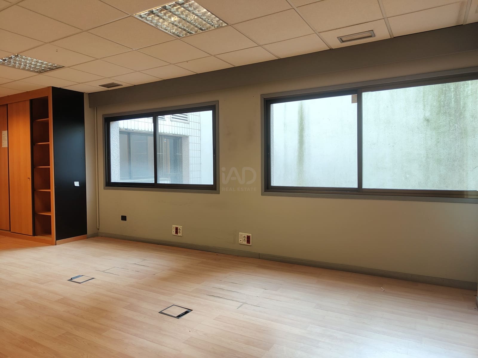 Kommersiell till salu i Pontevedra stad med garage - 370 000 € (Ref: 9987696)