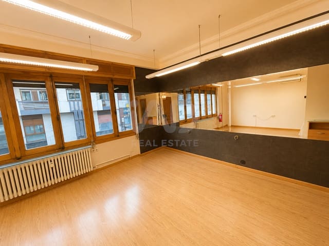 Erhverv til leje i León by - € 600 (Ref: 9987699)