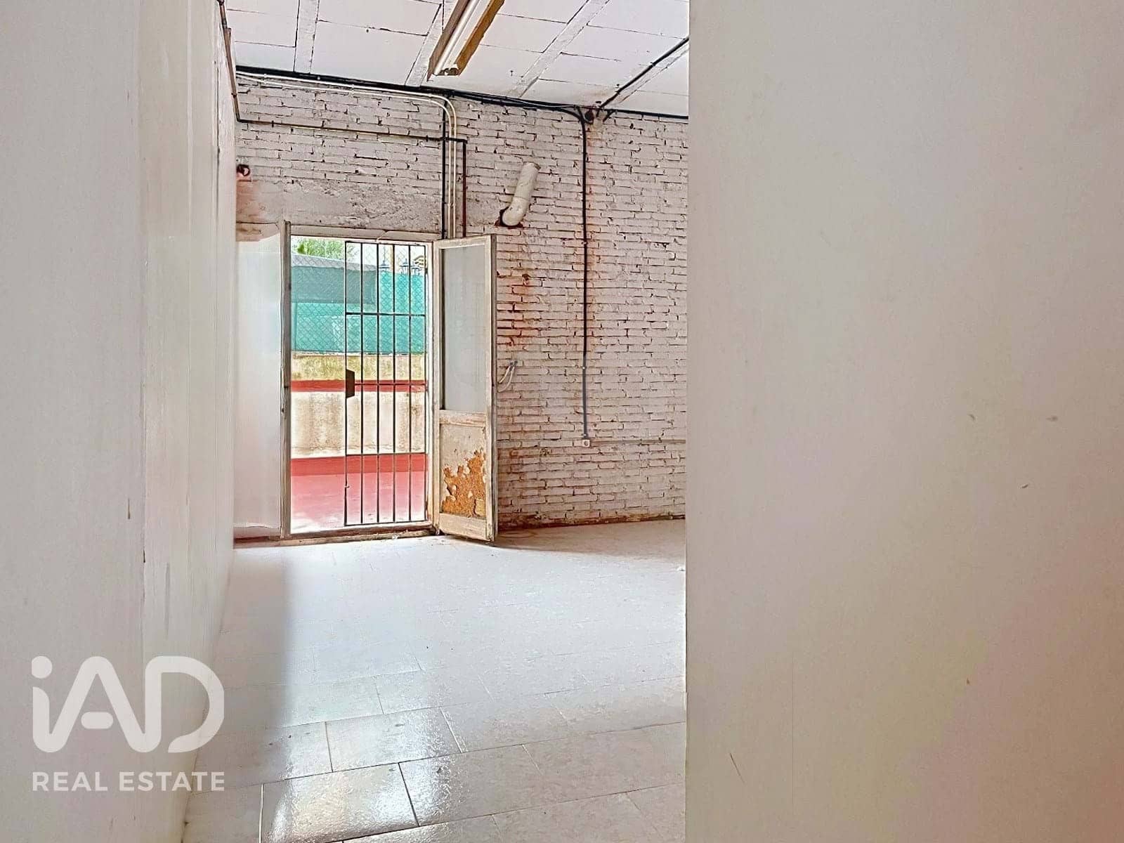 Comercial para venda em Barcelona cidade - 89 950 € (Ref: 9987701)