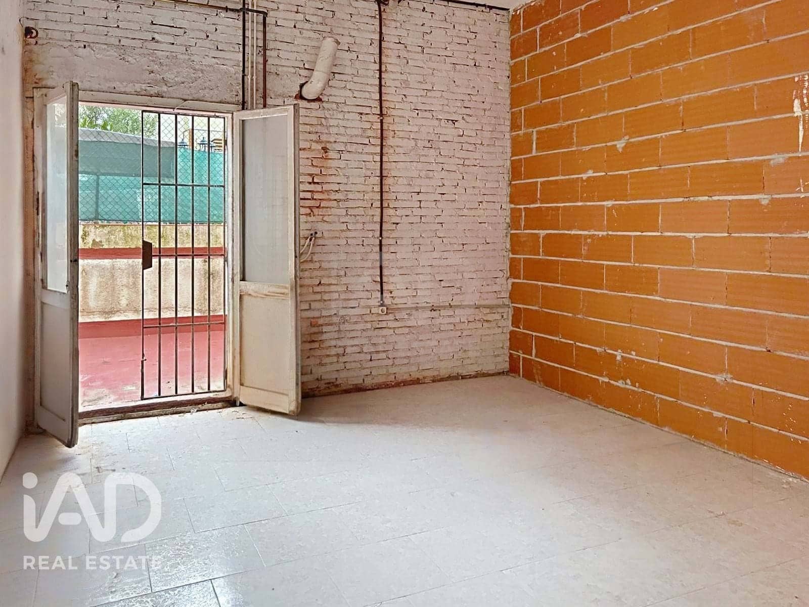 Comercial para venda em Barcelona cidade - 89 950 € (Ref: 9987701)