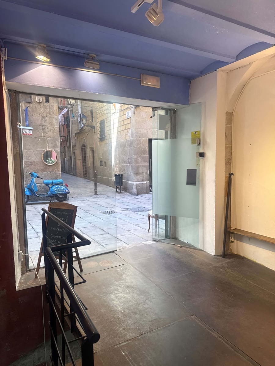 Erhverv til salg i Barcelona by - € 315.000 (Ref: 9987704)