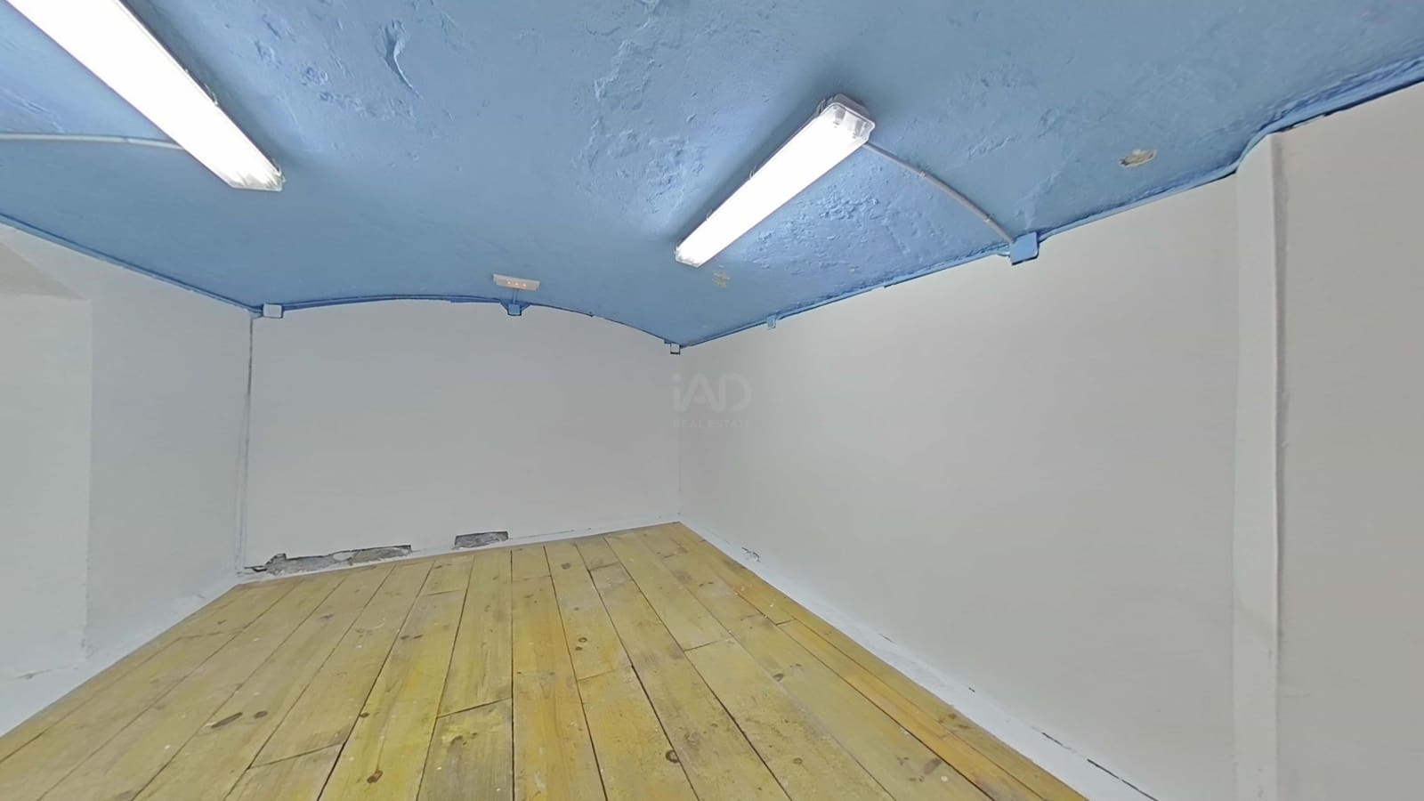 Erhverv til salg i Barcelona by - € 315.000 (Ref: 9987704)