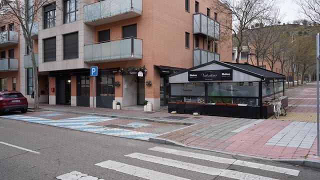 Local Commercial à louer à Valladolid ville - 2 000 € (Ref: 9987706)