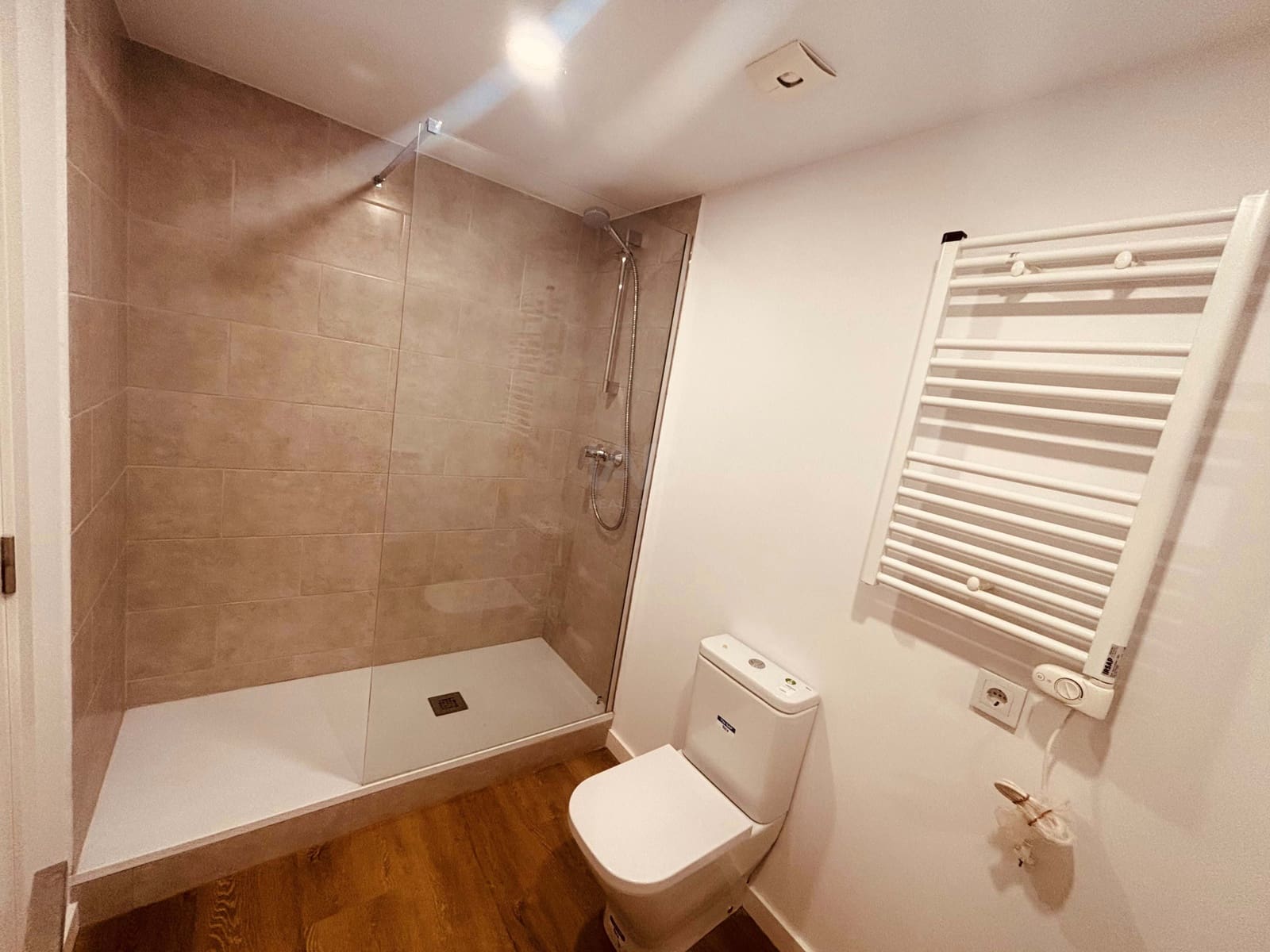 2 Zimmer Gewerbe zu verkaufen in Barcelona Stadt - 180.000 € (Ref: 9987707)