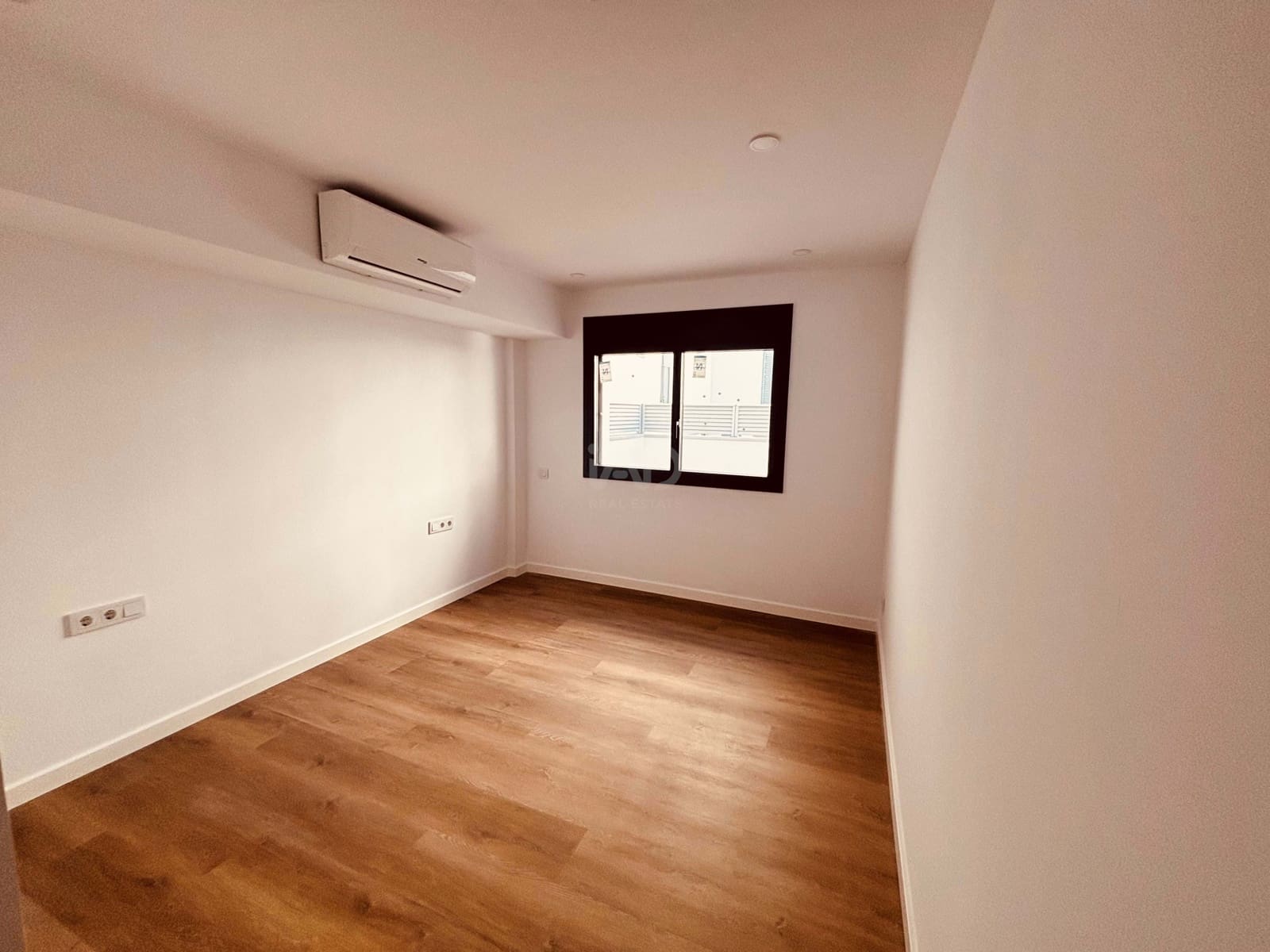 2 Zimmer Gewerbe zu verkaufen in Barcelona Stadt - 180.000 € (Ref: 9987707)