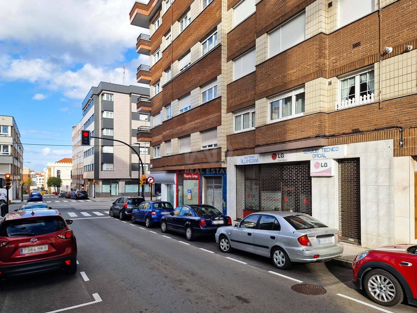Local Comercial de 3 habitaciones en Gijón en venta - 135.000 € (Ref: 9987709)