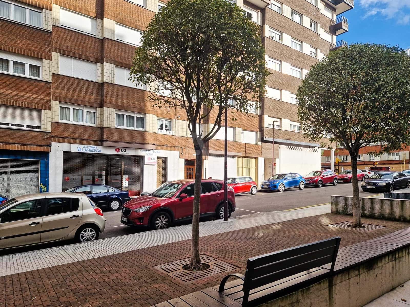 Local Comercial de 3 habitaciones en Gijón en venta - 135.000 € (Ref: 9987709)