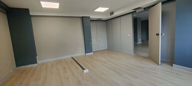Erhverv til salg i Lugo by med garage - € 225.000 (Ref: 9987711)