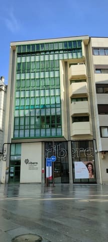 Commercial for sale in Lugo city with garage - € 225,000 (Ref: 9987711)