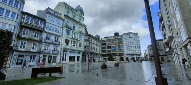 Commercial for sale in Lugo city with garage - € 225,000 (Ref: 9987711)