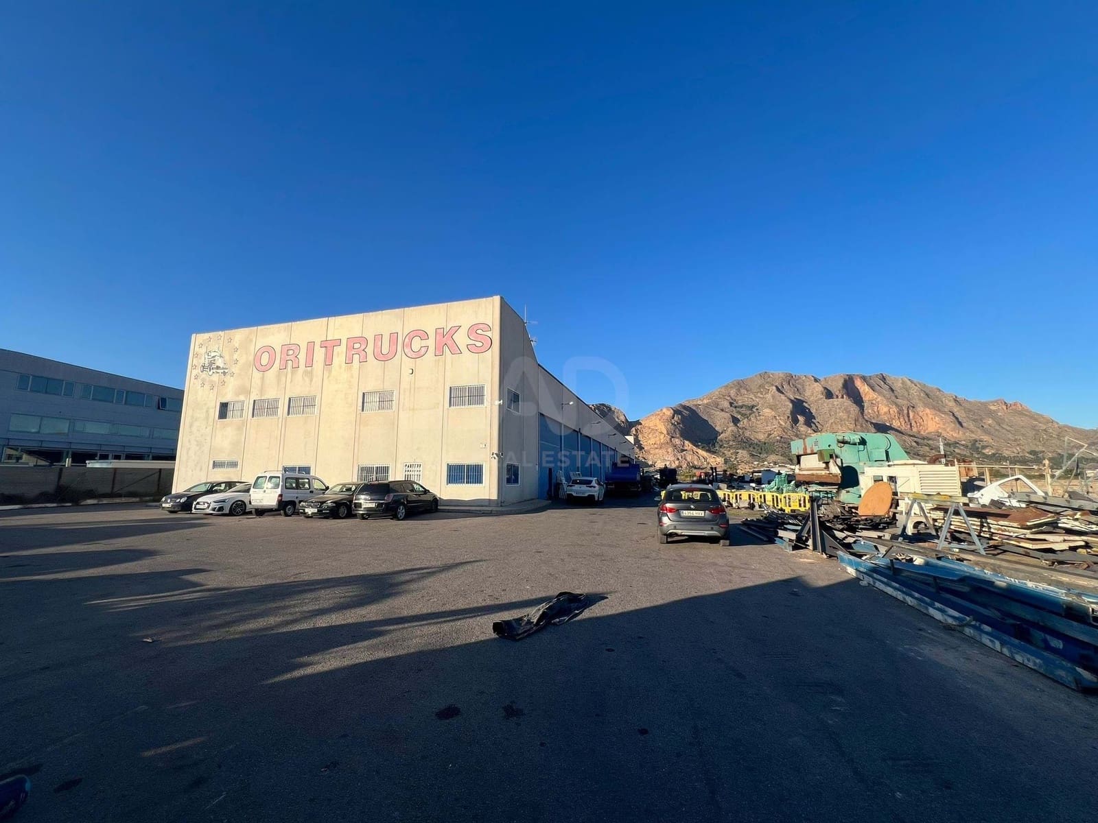 Local Commercial à louer à Alicante ville avec garage - 6 500 € (Ref: 9987713)