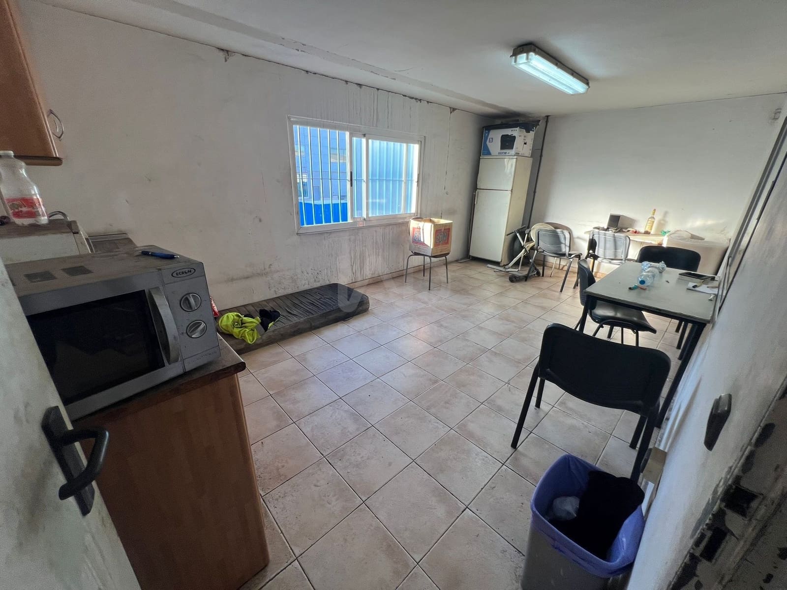 Local Commercial à louer à Alicante ville avec garage - 6 500 € (Ref: 9987713)