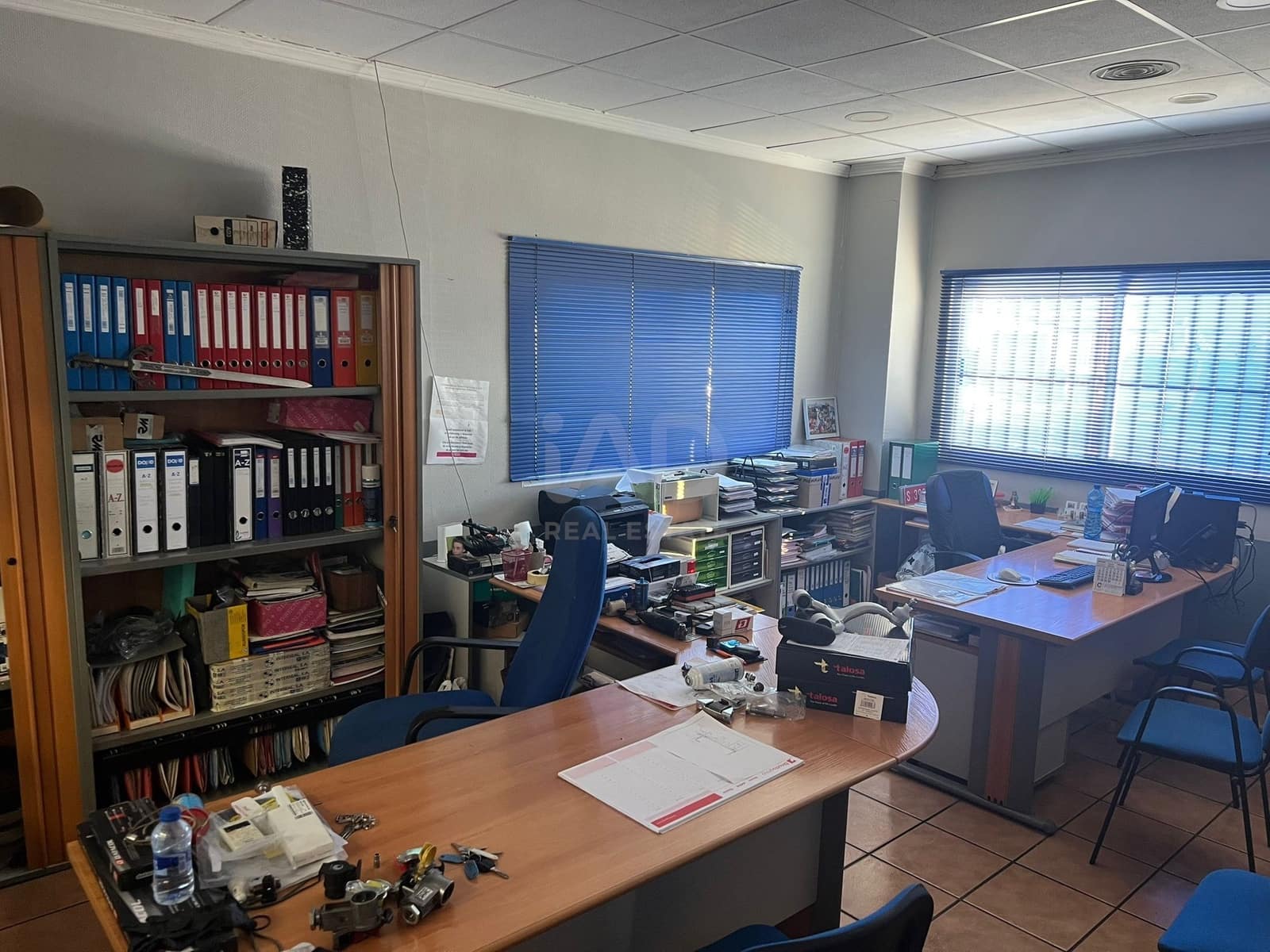 Local Commercial à louer à Alicante ville avec garage - 6 500 € (Ref: 9987713)