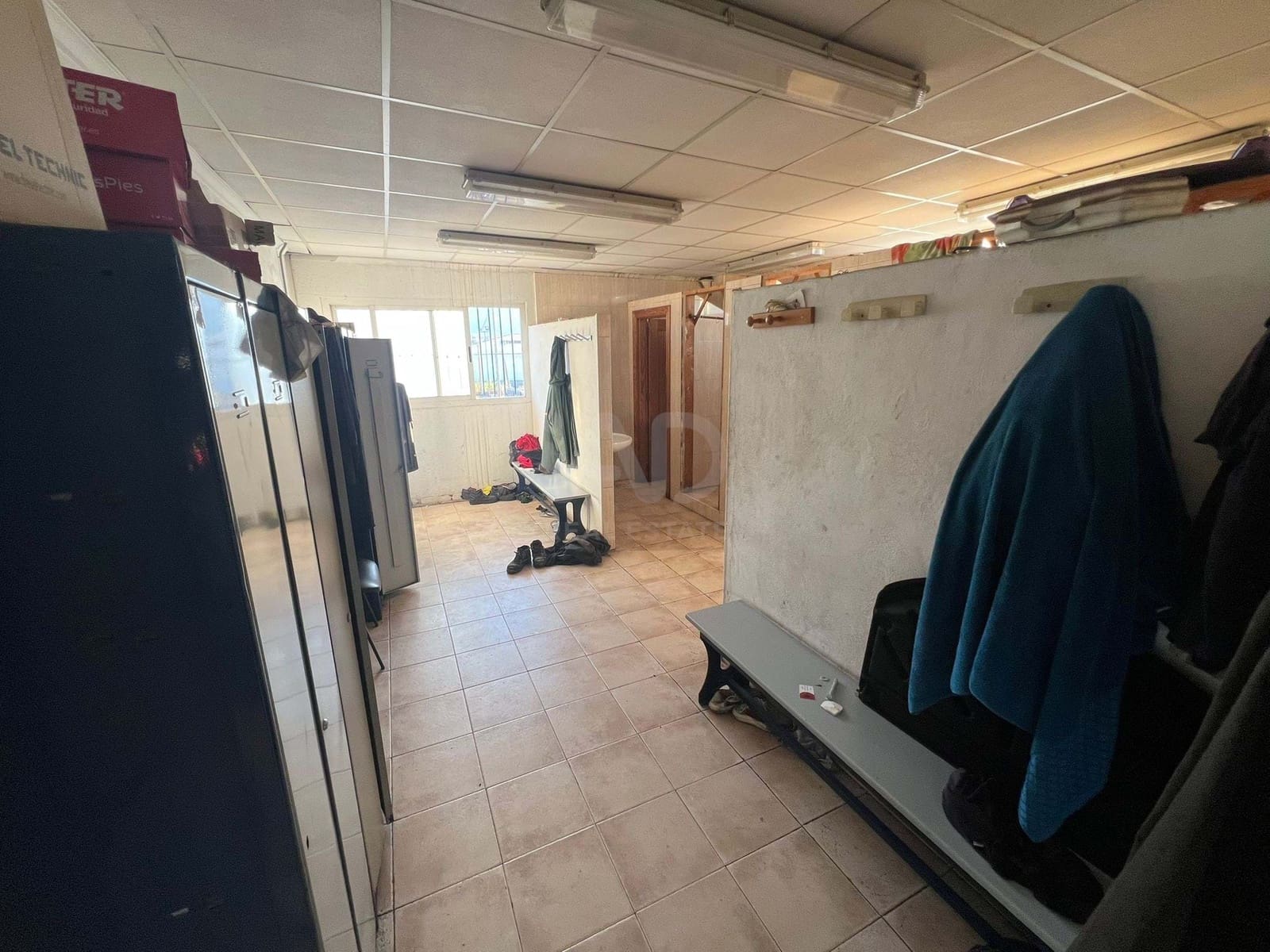 Local Commercial à louer à Alicante ville avec garage - 6 500 € (Ref: 9987713)