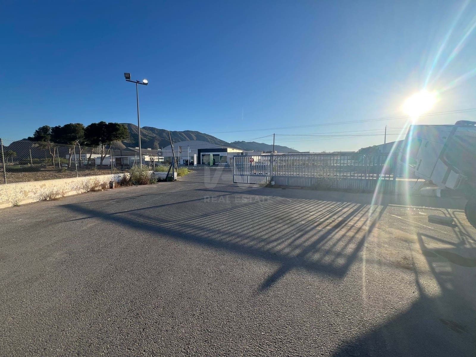 Local Commercial à louer à Alicante ville avec garage - 6 500 € (Ref: 9987713)