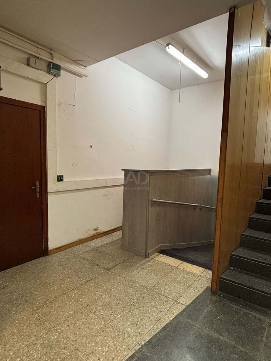 Erhverv til leje i Barcelona by - € 1.800 (Ref: 9987719)