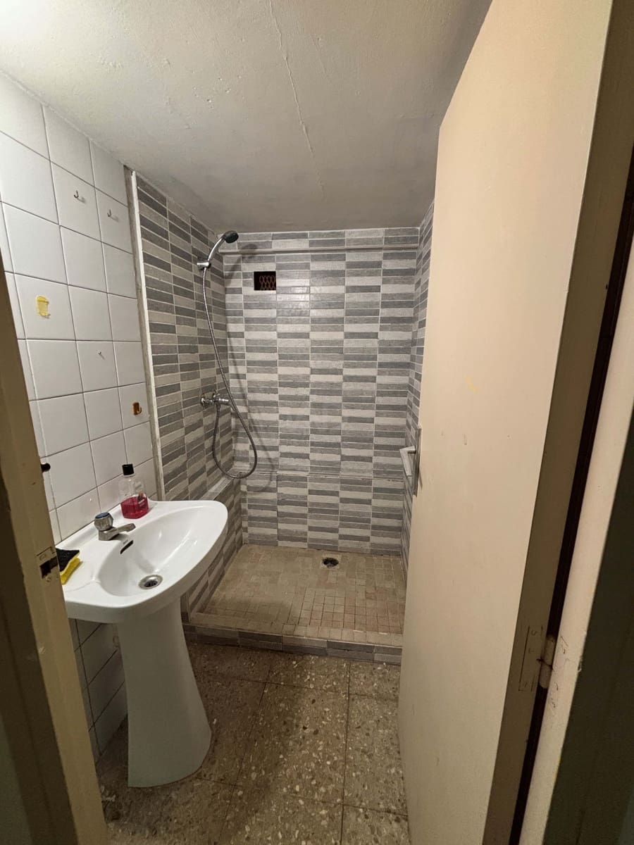 Erhverv til leje i Barcelona by - € 1.800 (Ref: 9987719)