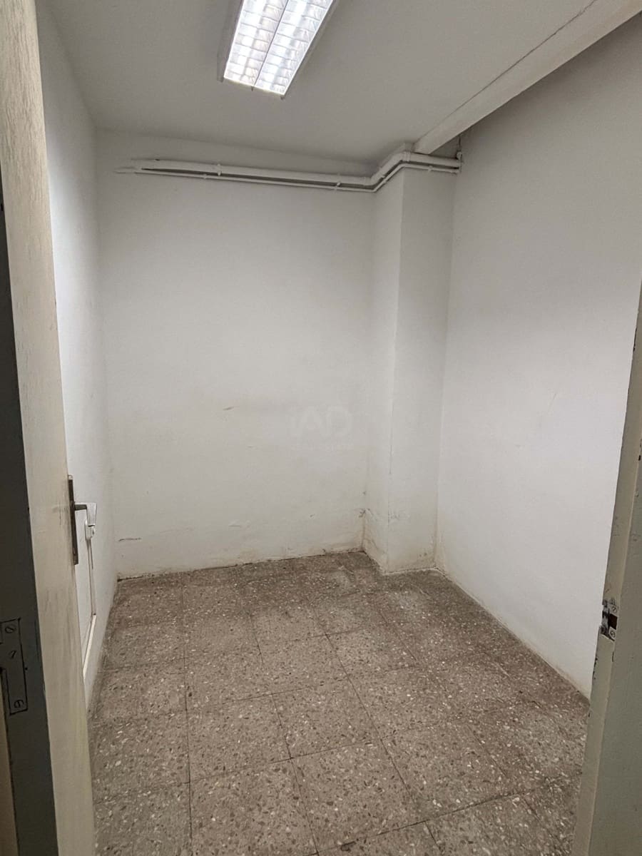 Erhverv til leje i Barcelona by - € 1.800 (Ref: 9987719)
