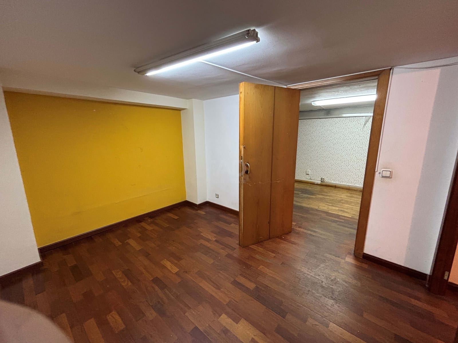 Erhverv til leje i Barcelona by - € 1.800 (Ref: 9987719)