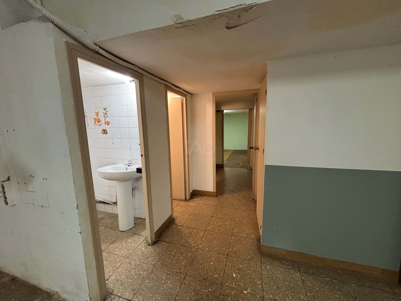 Erhverv til leje i Barcelona by - € 1.800 (Ref: 9987719)