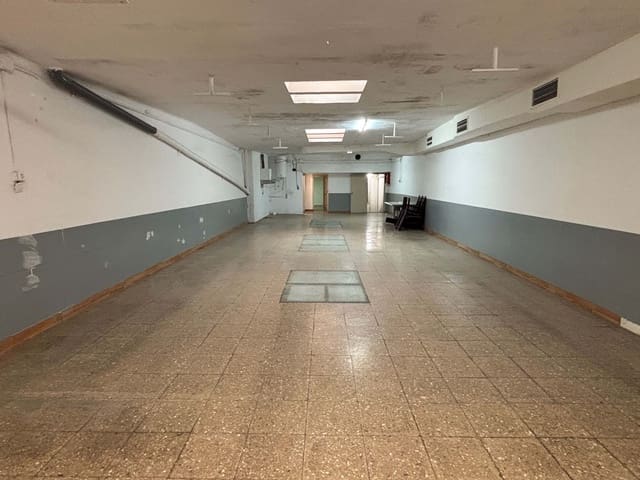 Commercial for rent in Barcelona city - € 1,800 (Ref: 9987719)