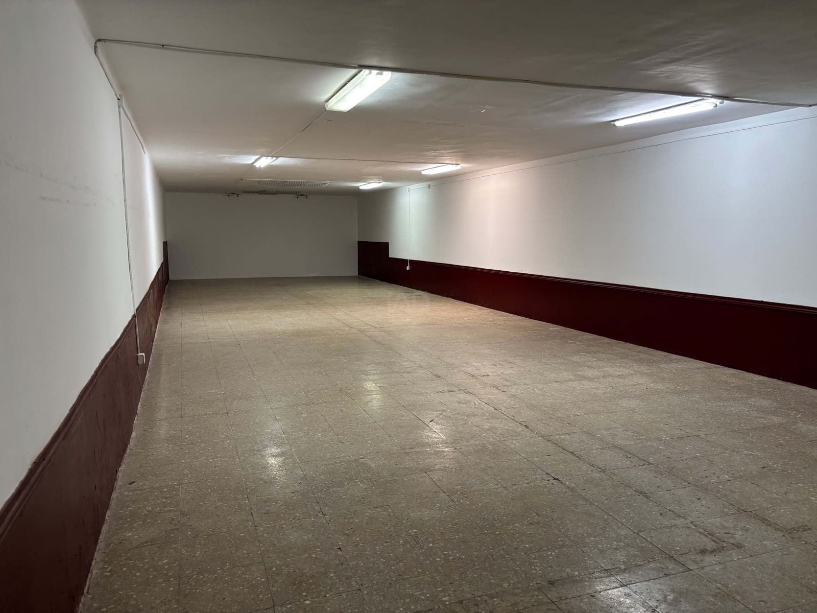 Erhverv til leje i Barcelona by - € 1.800 (Ref: 9987719)