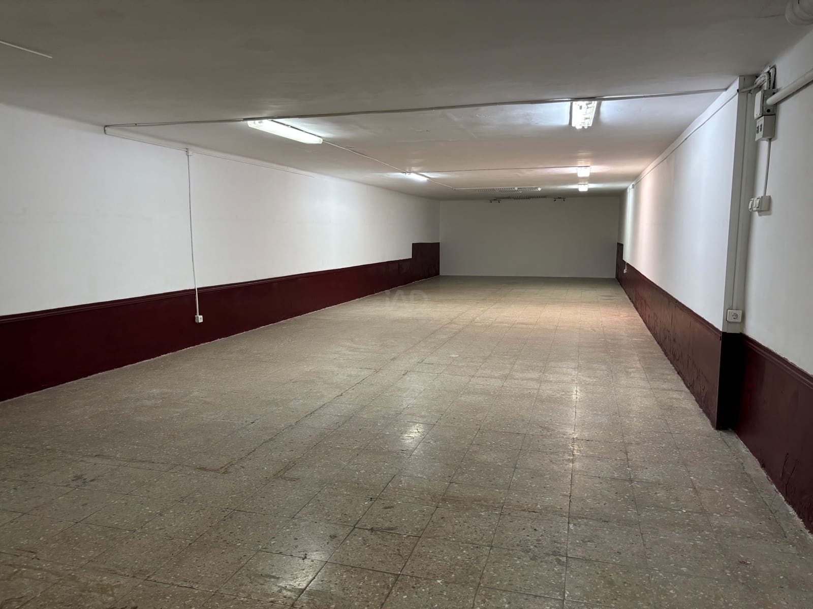 Erhverv til leje i Barcelona by - € 1.800 (Ref: 9987719)