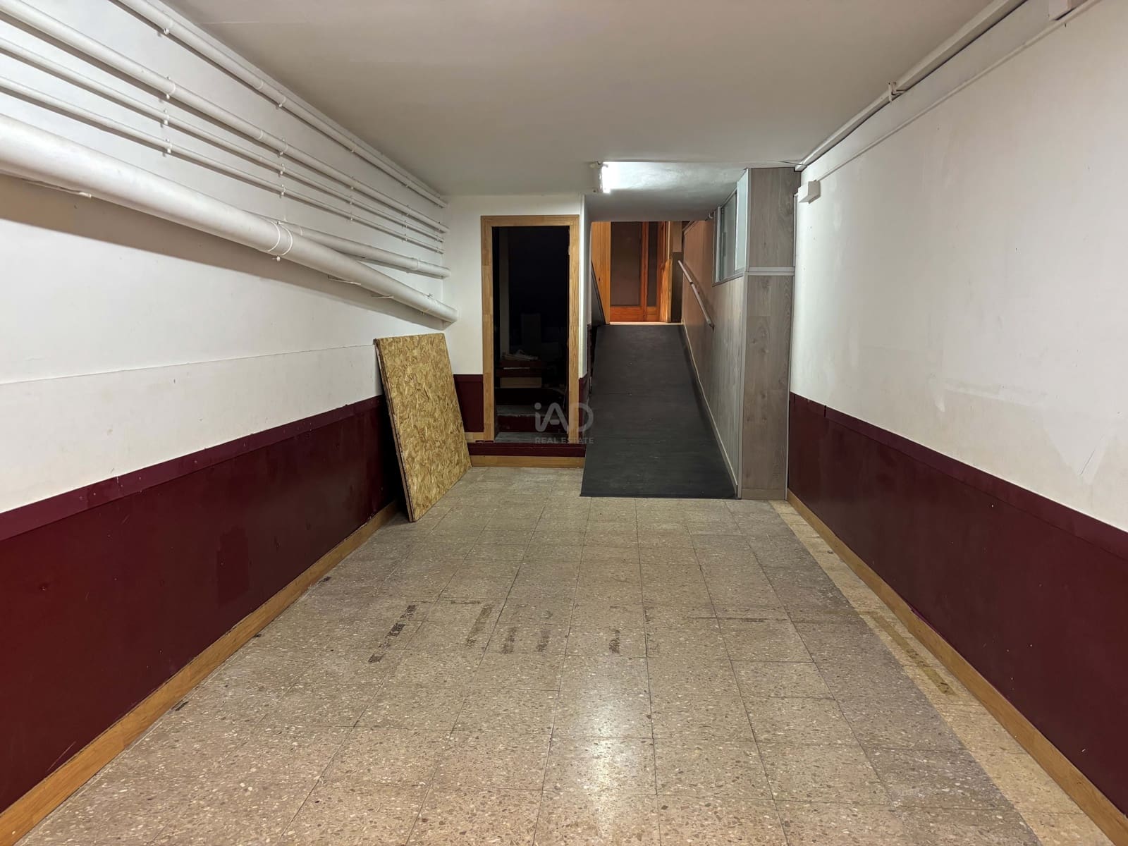 Erhverv til leje i Barcelona by - € 1.800 (Ref: 9987719)