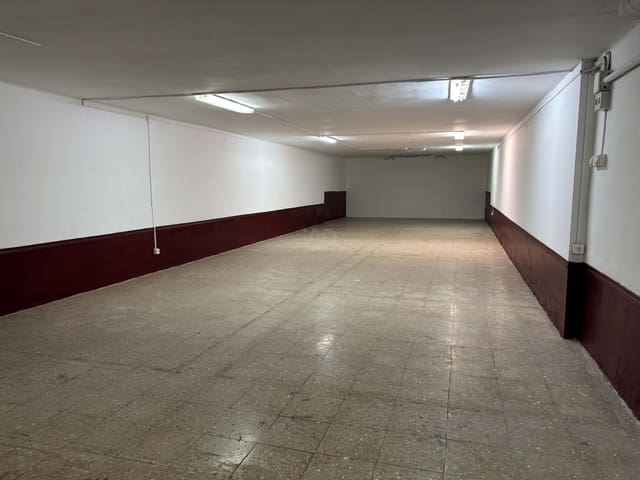 Commercial for rent in Barcelona city - € 1,800 (Ref: 9987719)