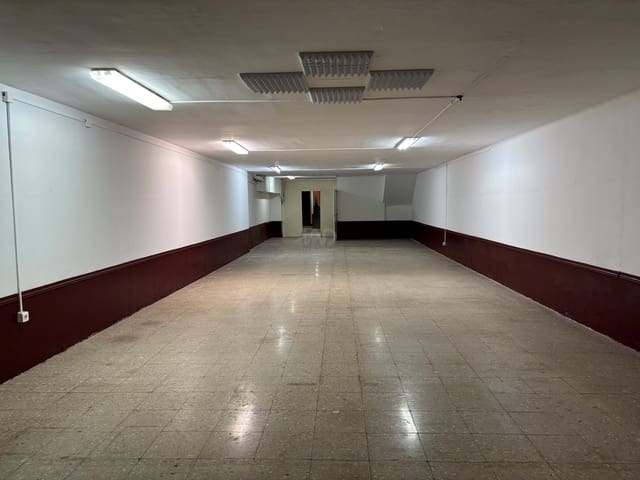 Commercial for rent in Barcelona city - € 1,800 (Ref: 9987719)