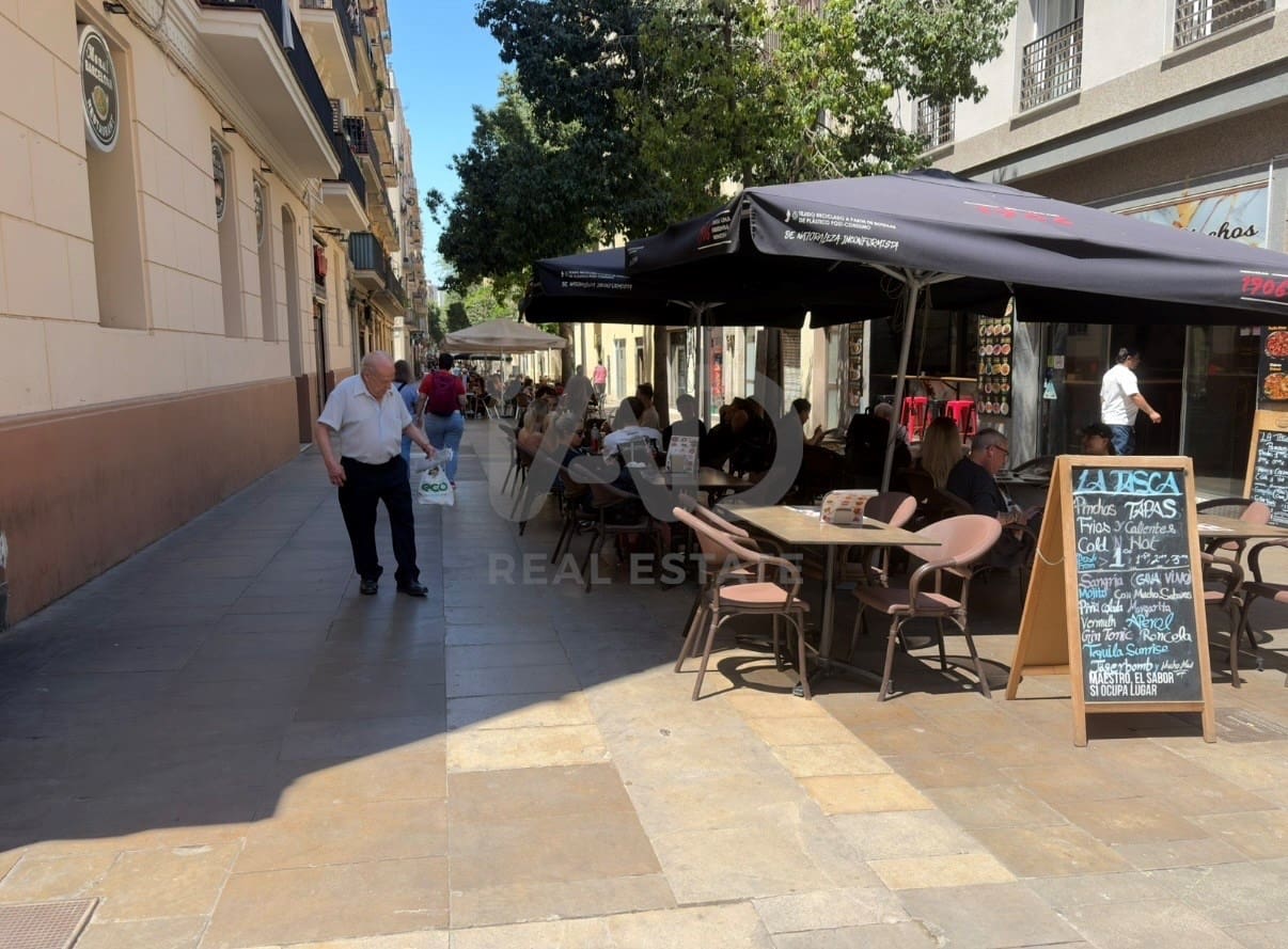 2 slaapkamer Commercieel te huur in Barcelona stad - € 3.300 (Ref: 9987721)