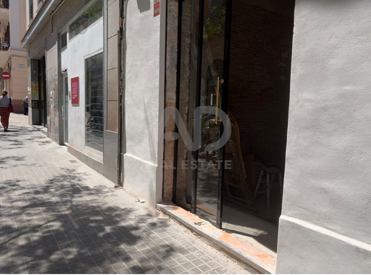 2 slaapkamer Commercieel te huur in Barcelona stad - € 3.300 (Ref: 9987721)