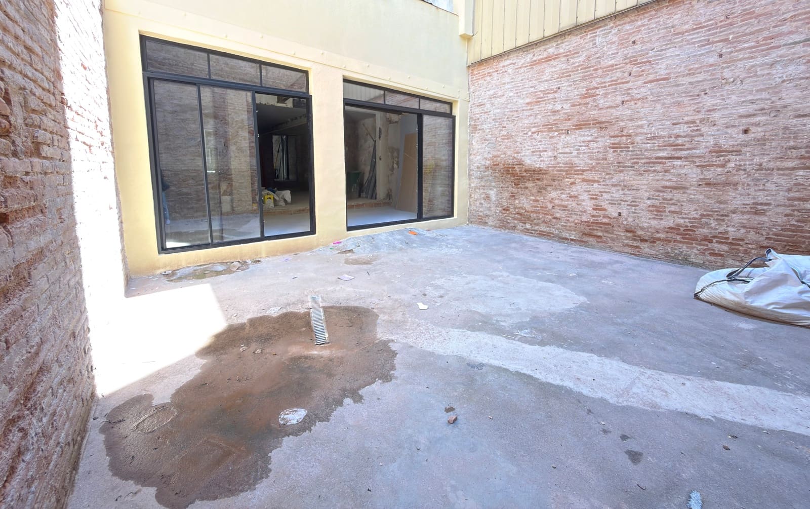 2 slaapkamer Commercieel te huur in Barcelona stad - € 3.300 (Ref: 9987721)