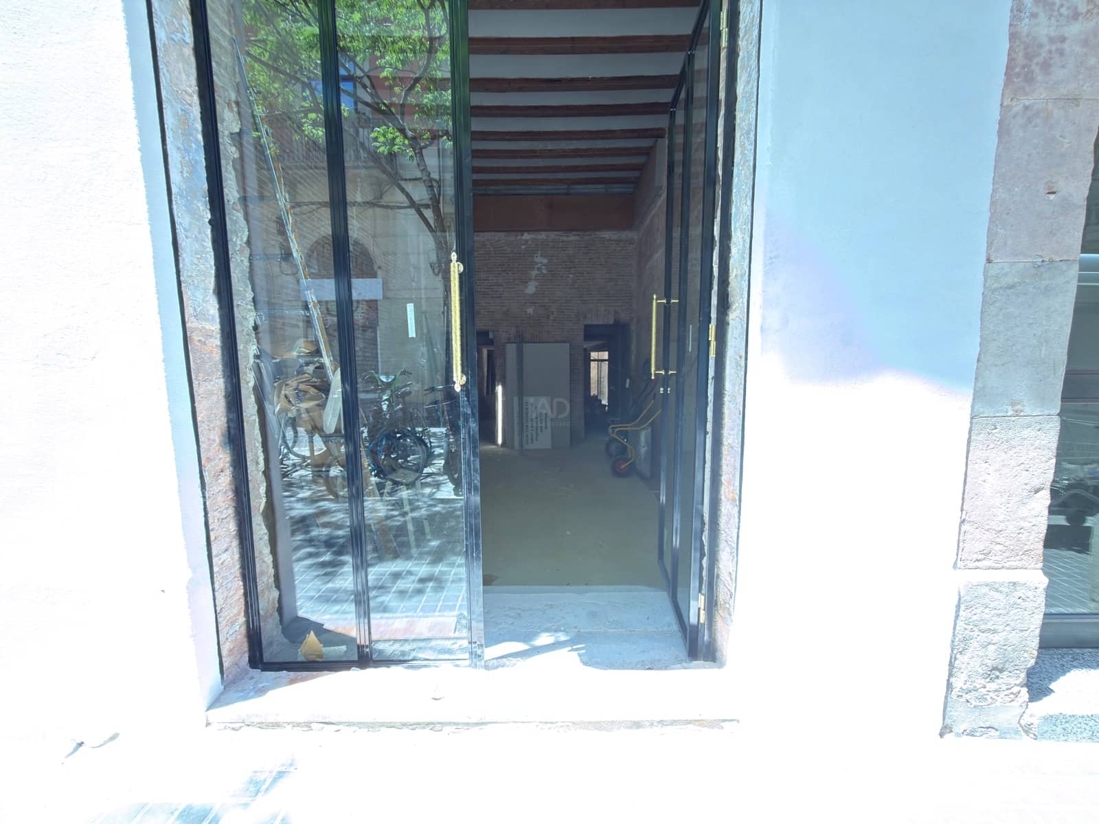 2 slaapkamer Commercieel te huur in Barcelona stad - € 3.300 (Ref: 9987721)
