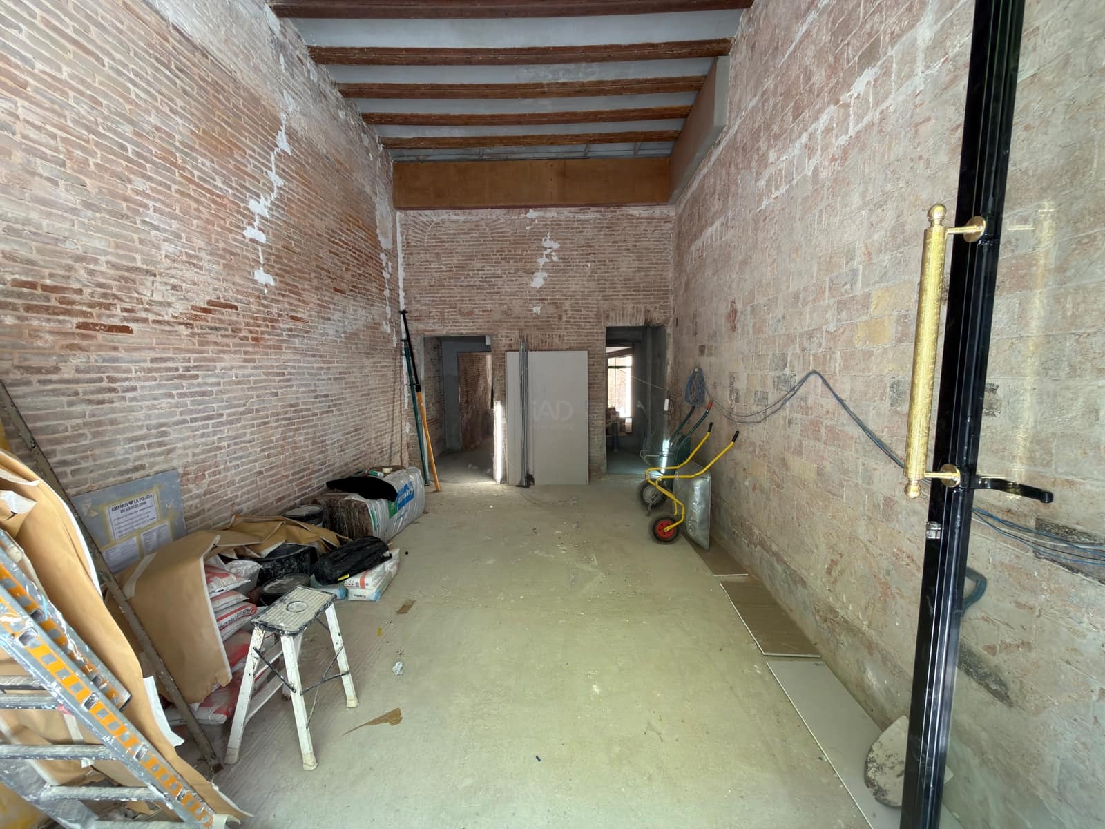 2 slaapkamer Commercieel te huur in Barcelona stad - € 3.300 (Ref: 9987721)