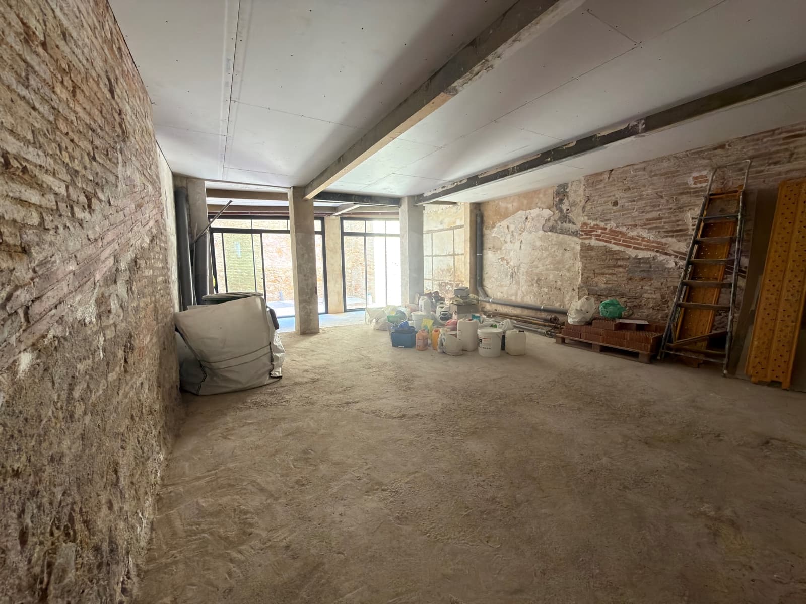 2 slaapkamer Commercieel te huur in Barcelona stad - € 3.300 (Ref: 9987721)