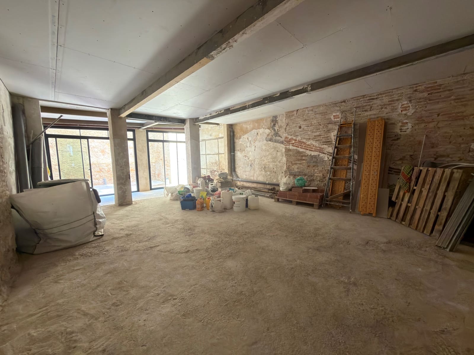 2 slaapkamer Commercieel te huur in Barcelona stad - € 3.300 (Ref: 9987721)