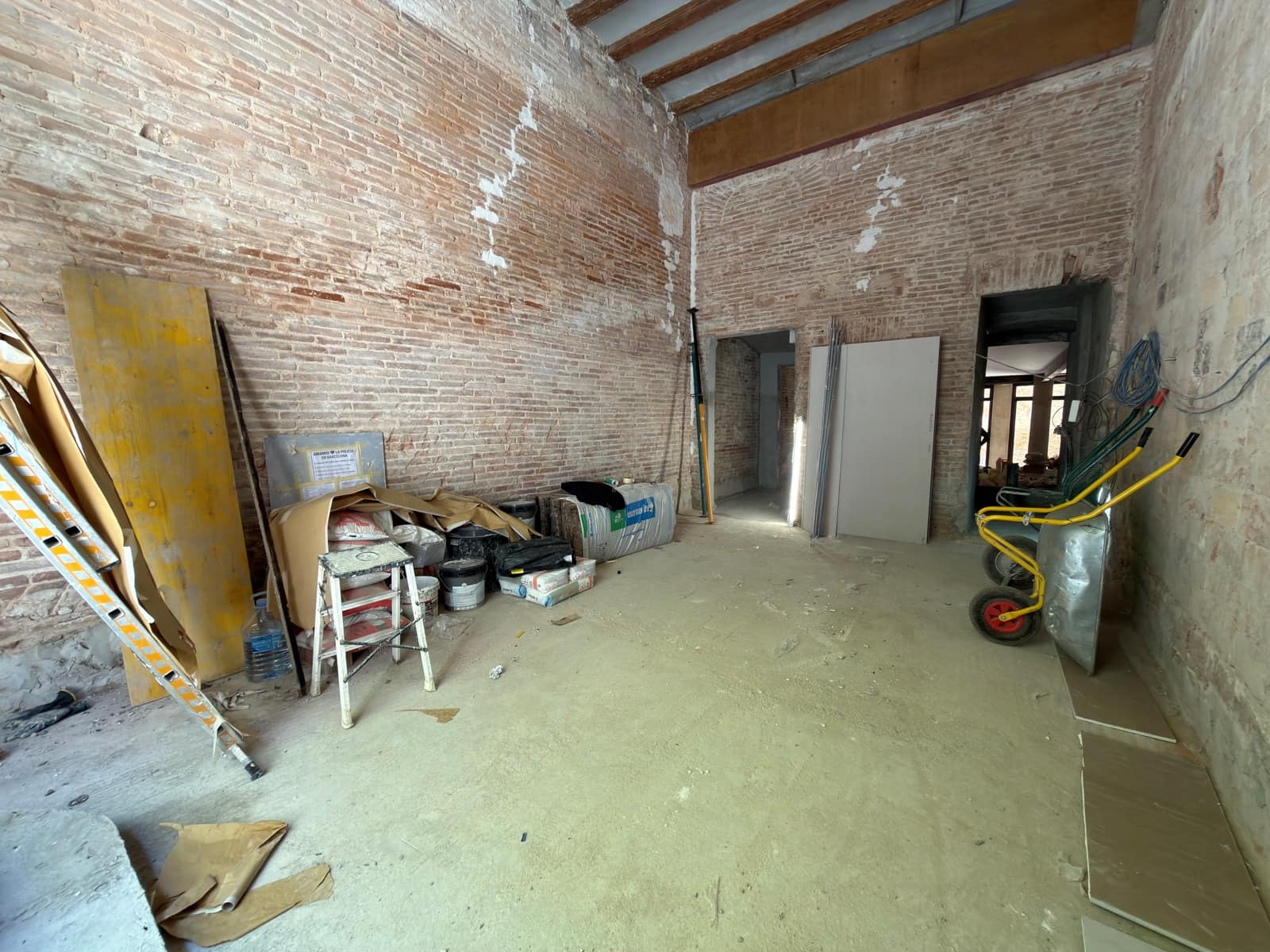 2 slaapkamer Commercieel te huur in Barcelona stad - € 3.300 (Ref: 9987721)