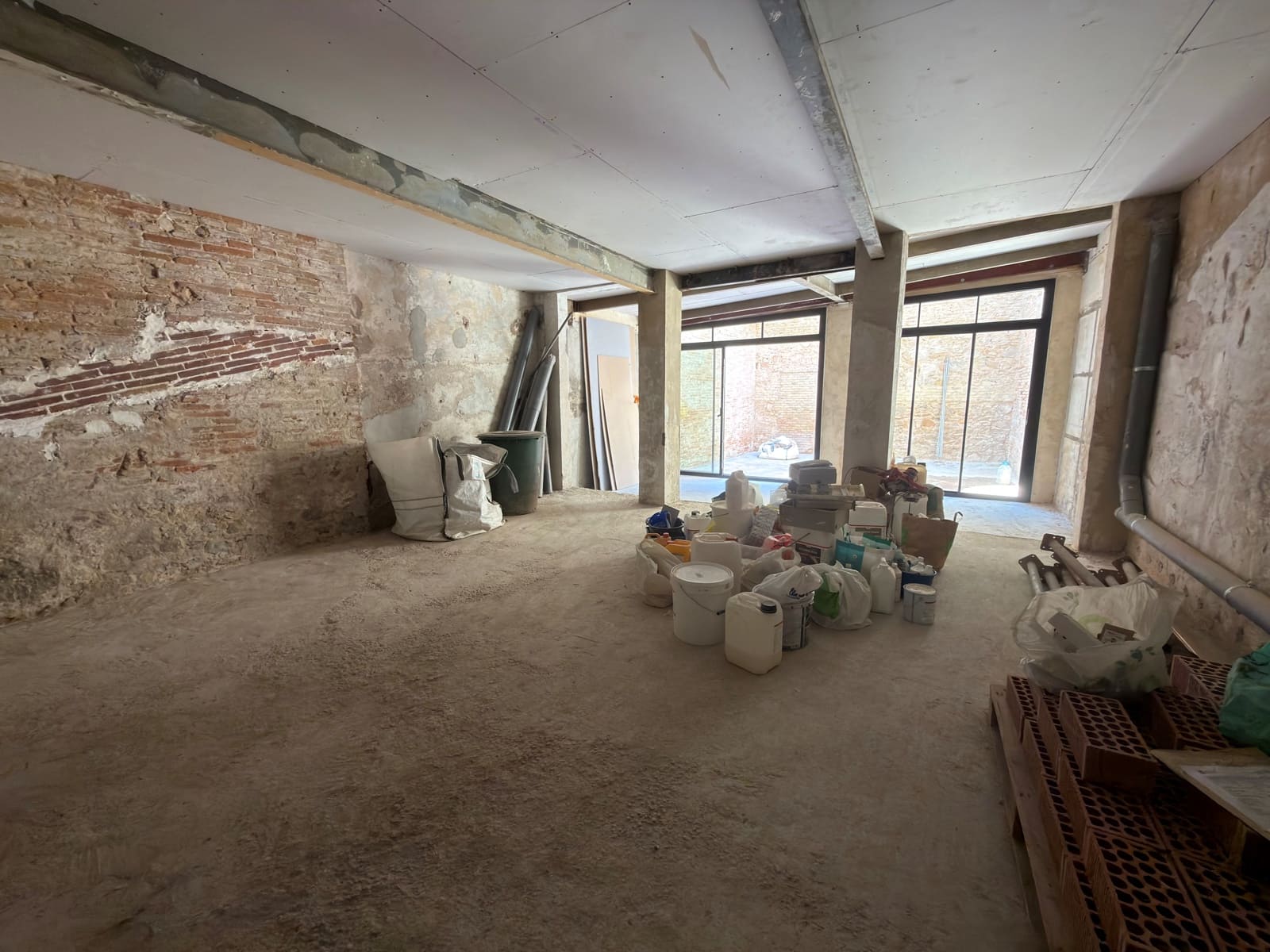 2 slaapkamer Commercieel te huur in Barcelona stad - € 3.300 (Ref: 9987721)