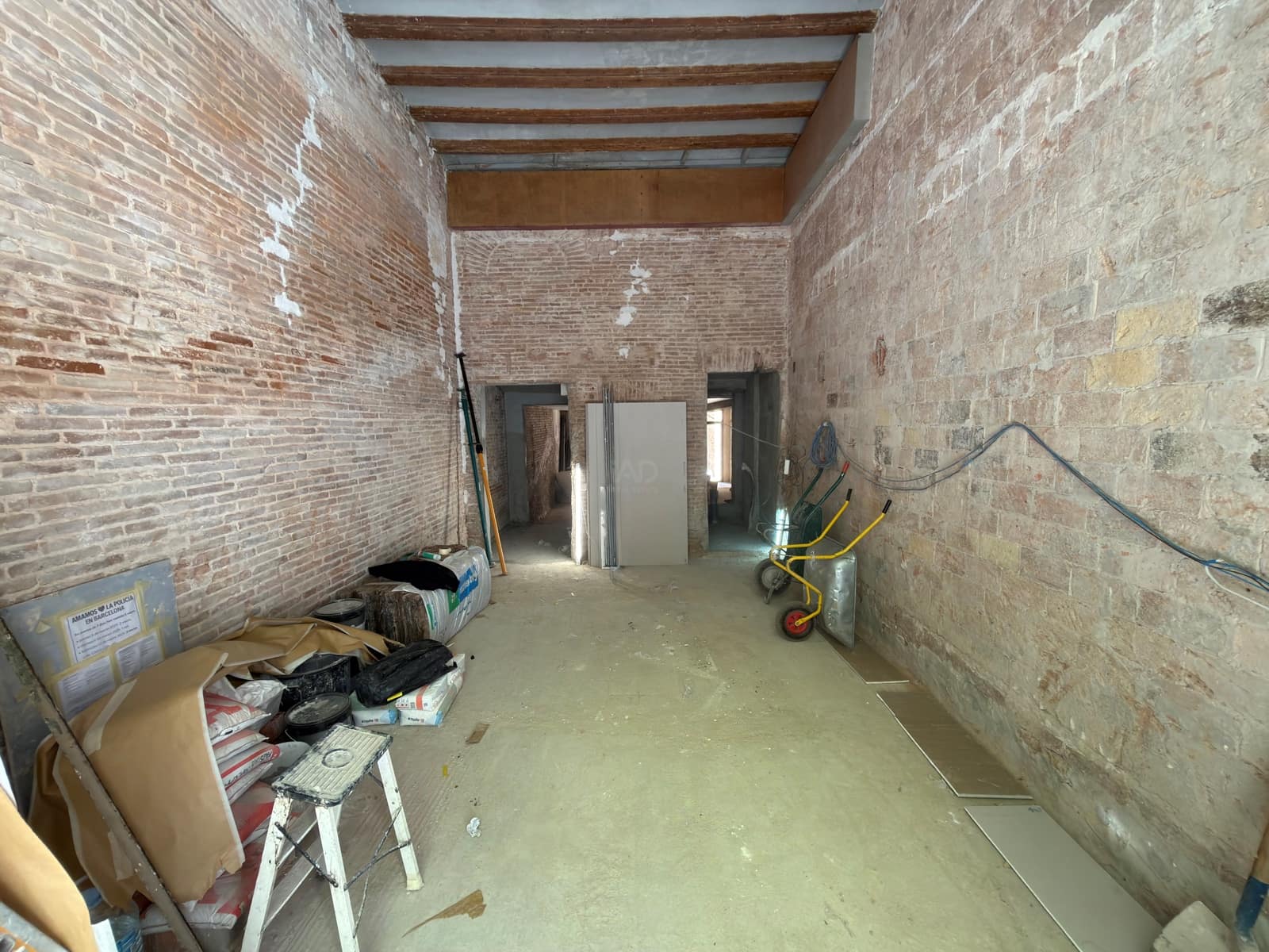 2 slaapkamer Commercieel te huur in Barcelona stad - € 3.300 (Ref: 9987721)