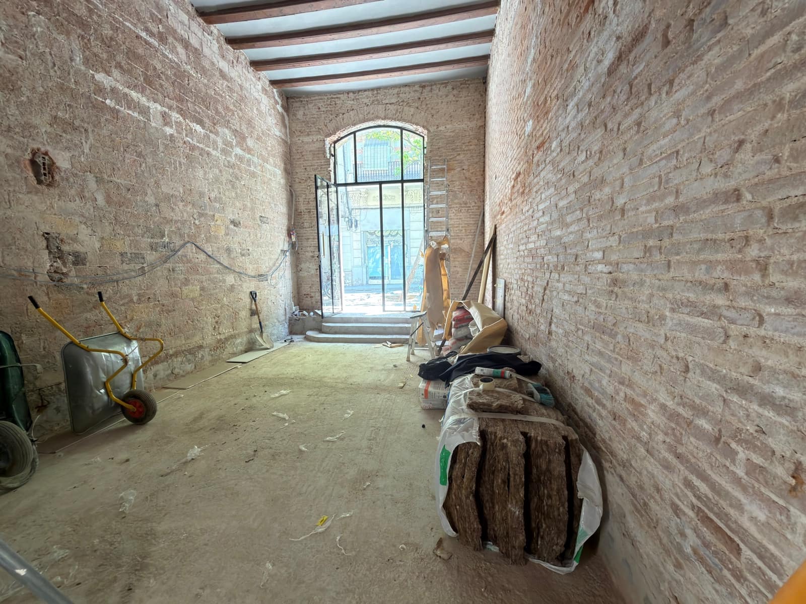 2 slaapkamer Commercieel te huur in Barcelona stad - € 3.300 (Ref: 9987721)