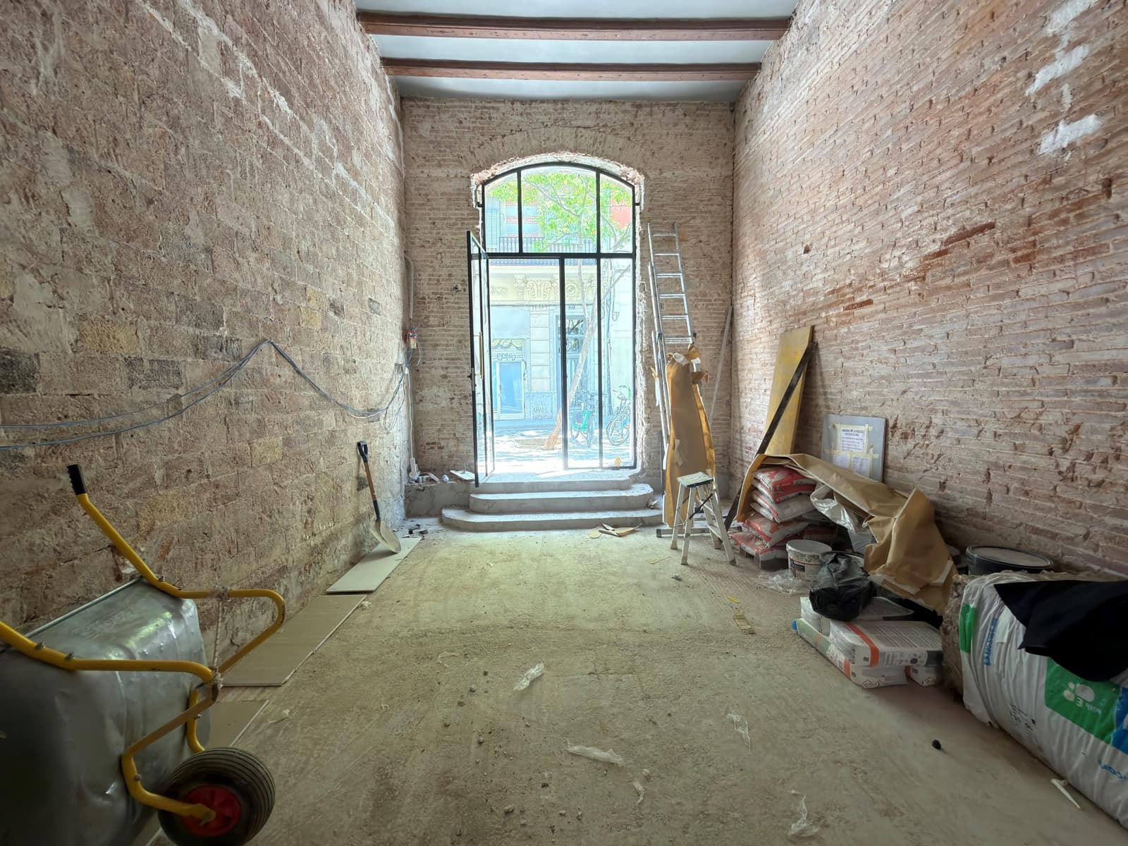 2 slaapkamer Commercieel te huur in Barcelona stad - € 3.300 (Ref: 9987721)